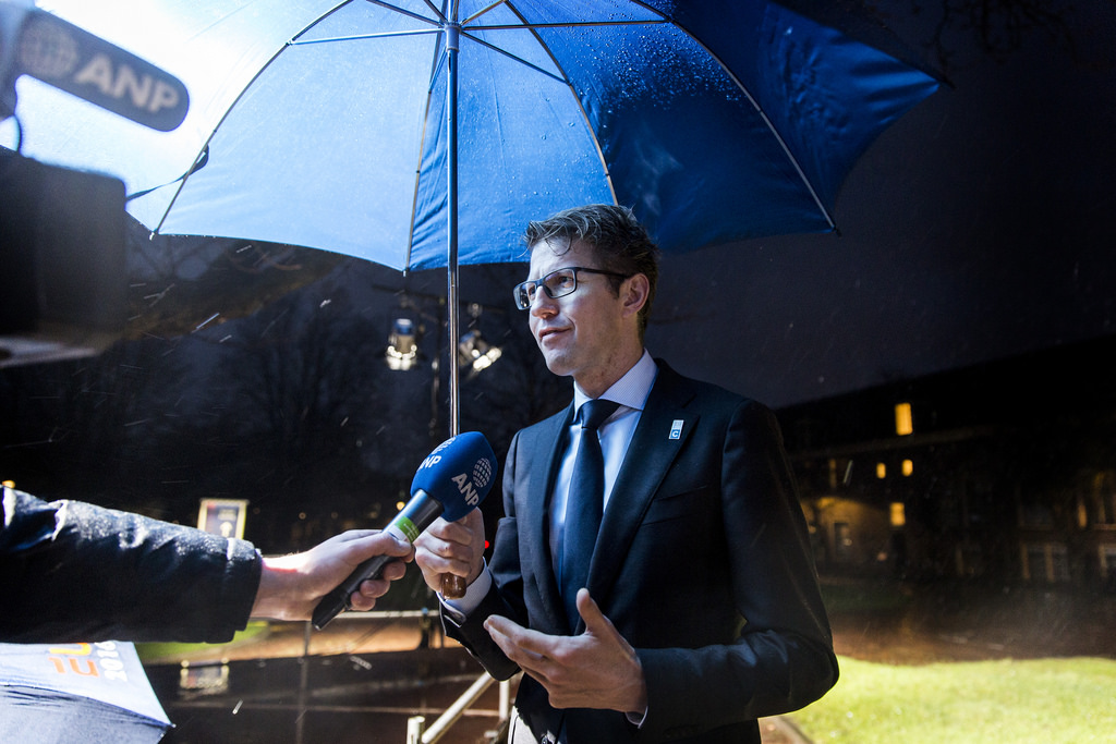 Teevendeal en TBS: Waarom moest Opstelten weg en mocht Dekker blijven?