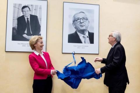 Ursula von der Leyen, on the left, and Jean-Claude Juncker, on the right