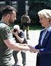 Greetings between Volodymyr Zelenskyy, on the left and Ursula von der Leyen (in the foreground)